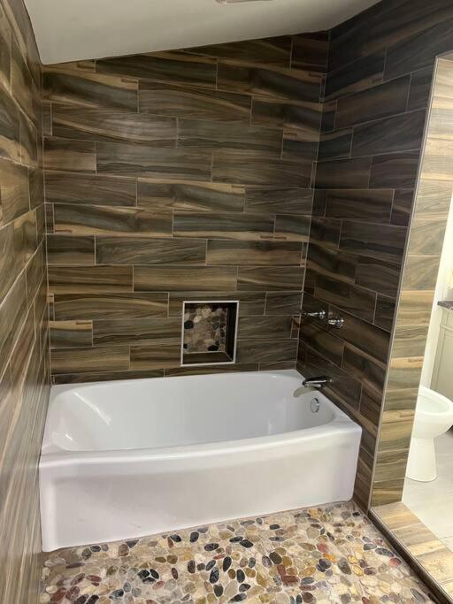 Luxury 2Br Within Walking Distance To Nightlife!! Villa Covington Luaran gambar